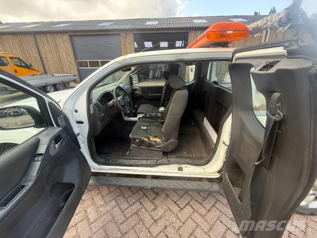Nissan Navara Pikapai / Bortiniai sunkvežimiai
