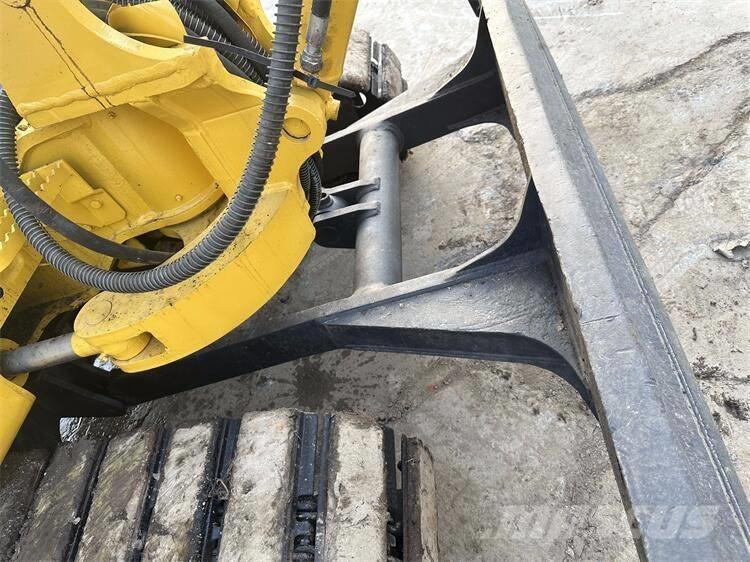 Komatsu PC 40 Vikšriniai ekskavatoriai