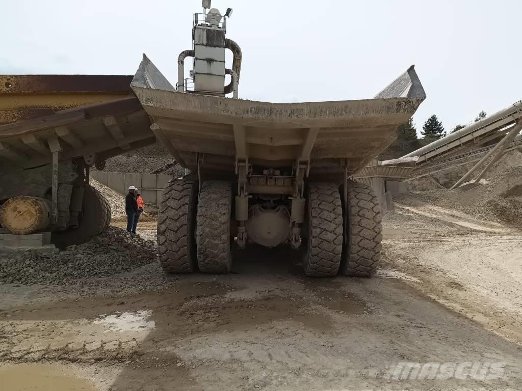 Komatsu HD 605-5 Atliekų išvežimo technika