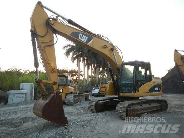 CAT 320D Vikšriniai ekskavatoriai