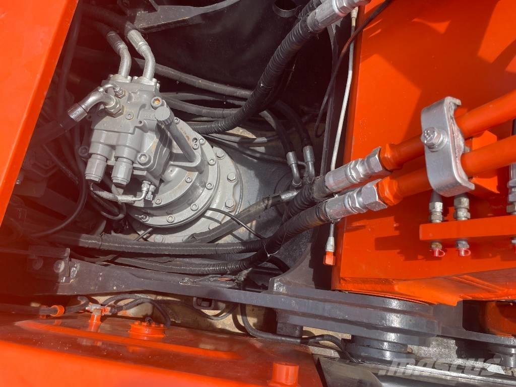 Hitachi ZX 200 Vikšriniai ekskavatoriai