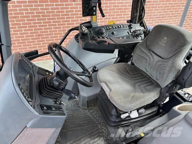 New Holland TVT190 Traktoriai