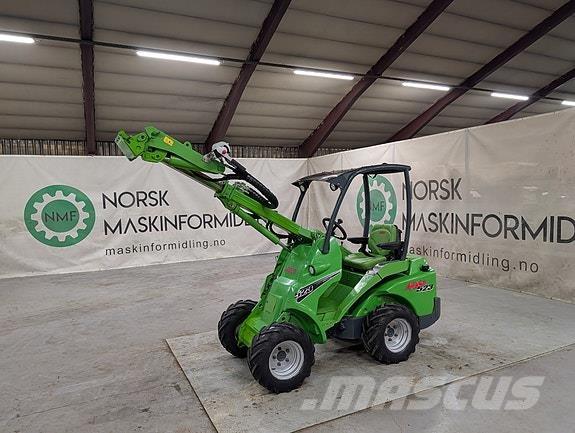 Avant 523 Universalūs ratiniai krautuvai