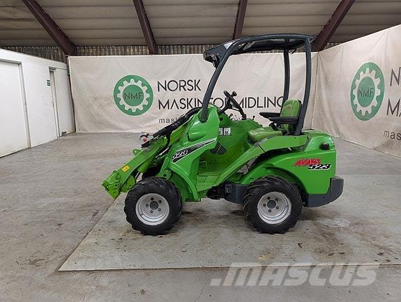 Avant 523 Universalūs ratiniai krautuvai