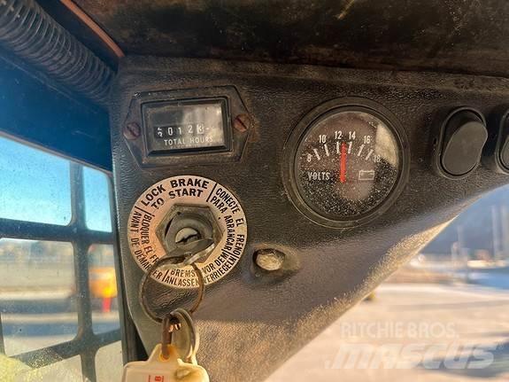 Bobcat 743 Krautuvai su šoniniu pasukimu