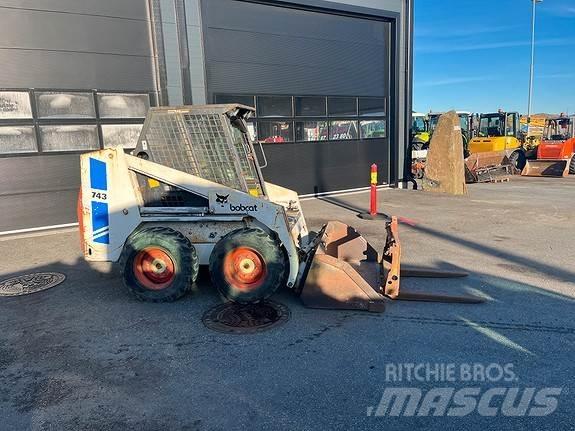 Bobcat 743 Krautuvai su šoniniu pasukimu