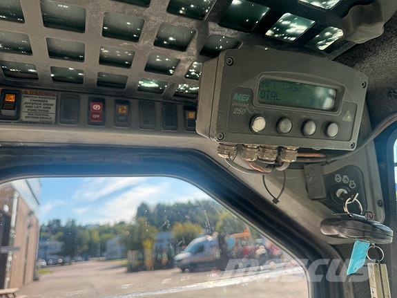 Bobcat S150 43563 Krautuvai su šoniniu pasukimu