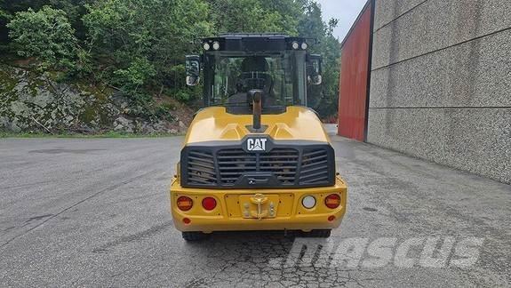 CAT 906 Naudoti ratiniai krautuvai