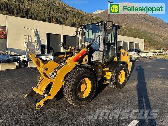 CAT 908 Krautuvai su šoniniu pasukimu