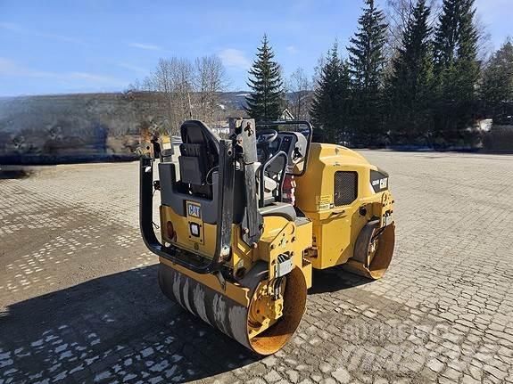 CAT CB24B Asfalto klotuvai
