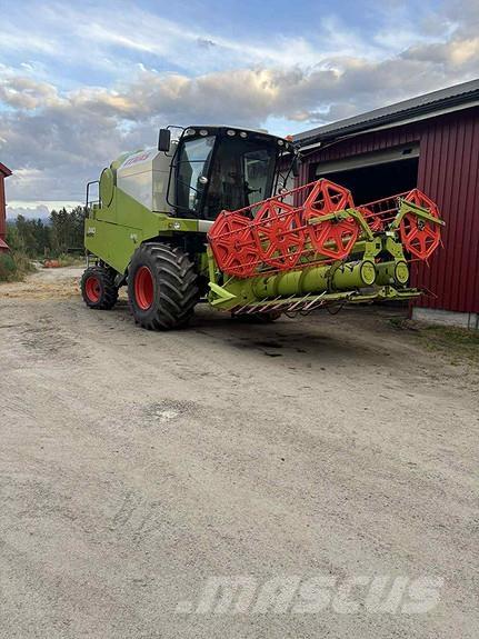 CLAAS Avero 240 Derliaus nuėmimo kombainai