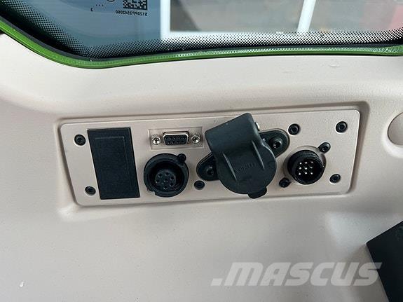 Fendt 211 Profi+ Traktoriai