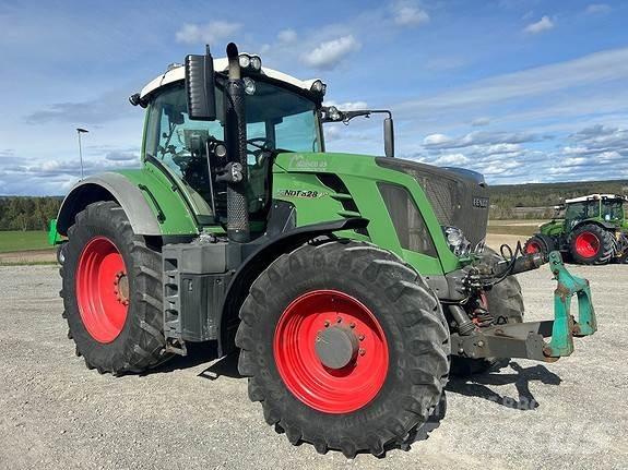 Fendt 828 Vario Traktoriai