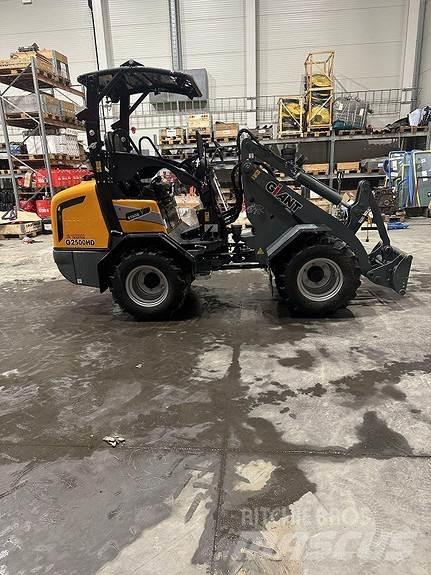 GiANT G2500HD+ Krautuvai su šoniniu pasukimu