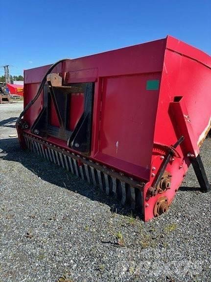 Globus 1600 Smėlio ir druskos barstytuvai