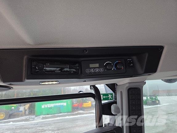 JCB Fastrac 8330 Traktoriai