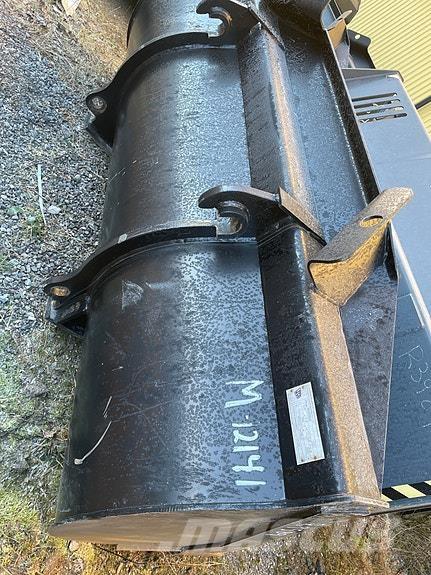 JCB med BM Padangos, ratai ir ratlankiai