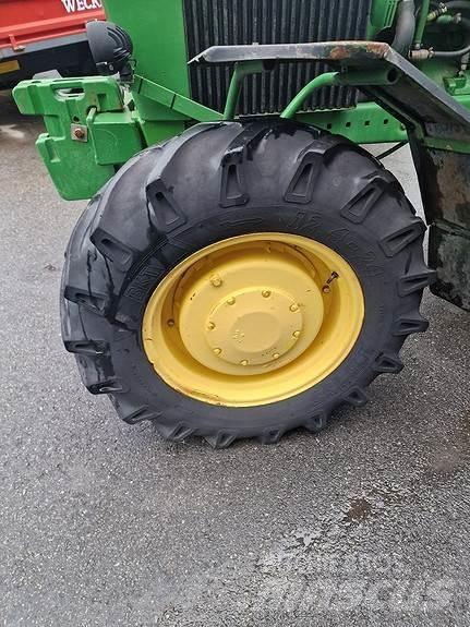John Deere 4230 Traktoriai
