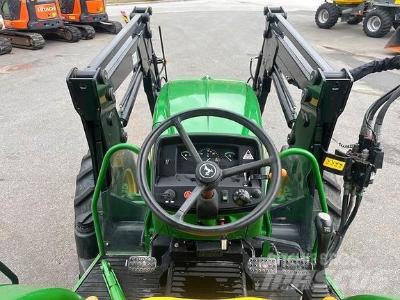 John Deere 5055E Traktoriai