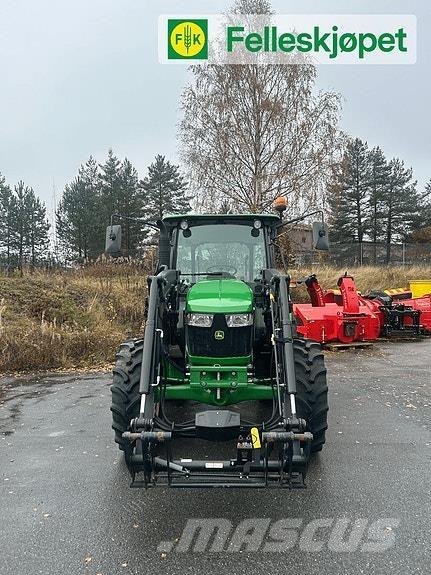 John Deere 5067E Traktoriai