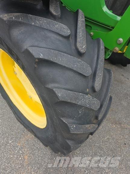 John Deere 5100R Traktoriai