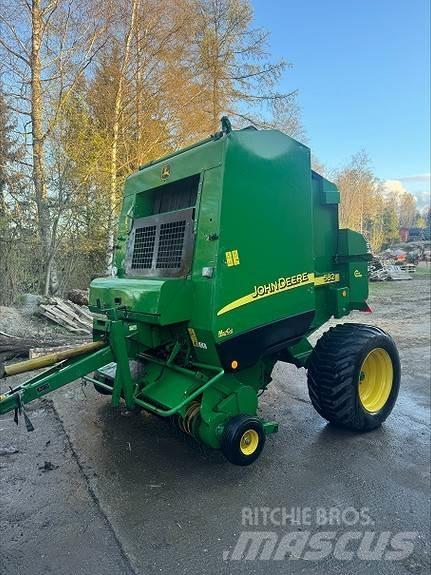 John Deere 582 Ritinių presai