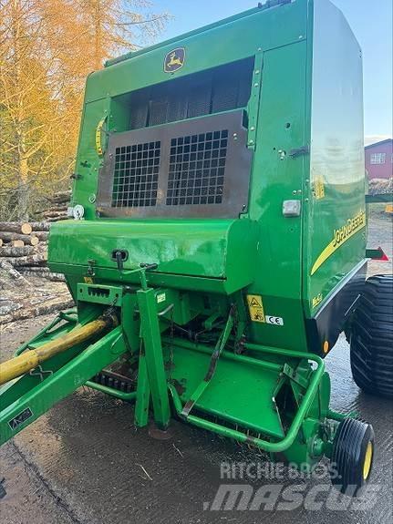 John Deere 582 Ritinių presai