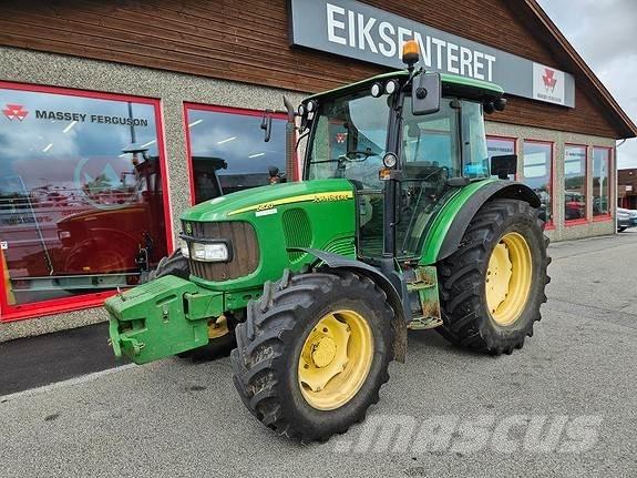 John Deere 5820 Traktoriai