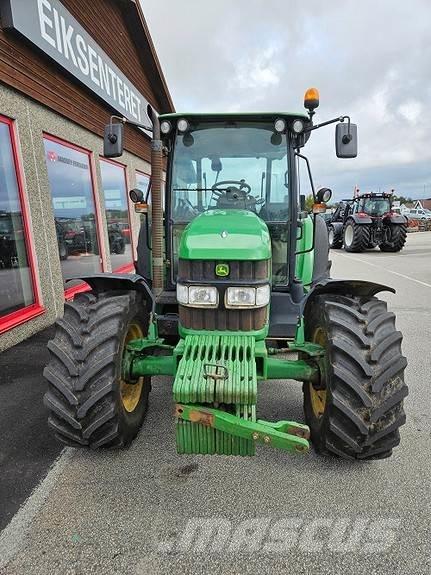 John Deere 5820 Traktoriai