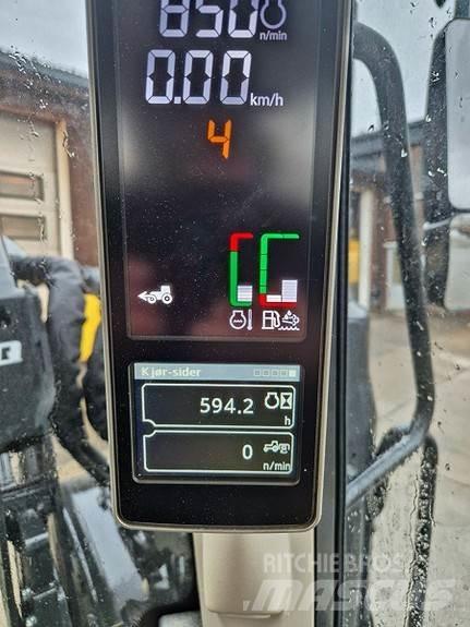 John Deere 6100M Traktoriai