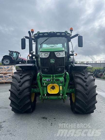 John Deere 6215R Traktoriai