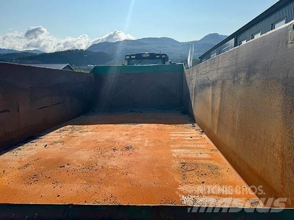John Deere 6215R Traktoriai