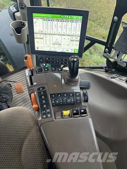 John Deere 6215R Traktoriai