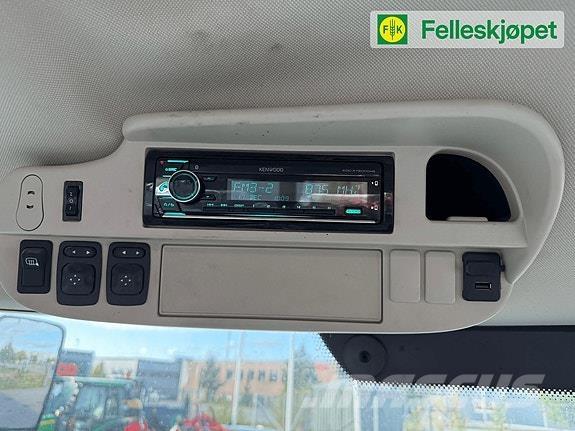 John Deere 6250R Traktoriai