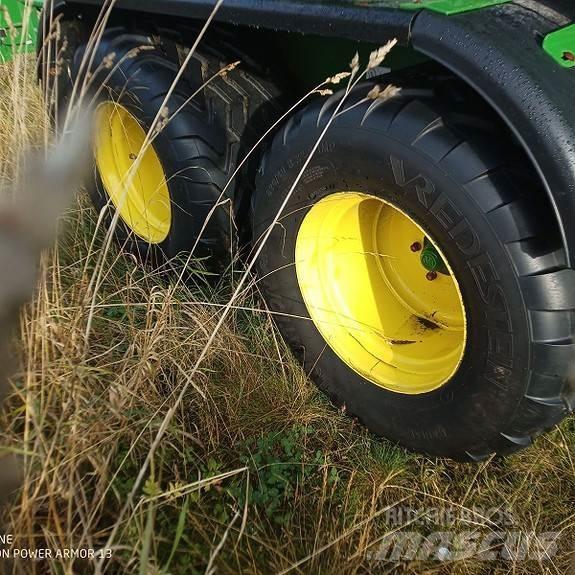 John Deere C441R Ritinių presai