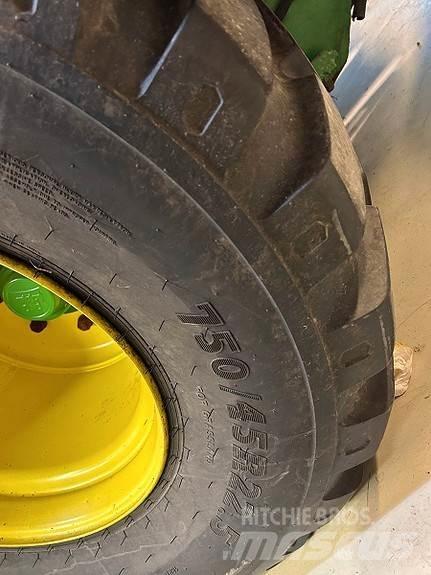 John Deere C441R Ritinių presai