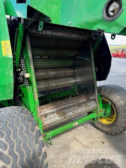 John Deere F441 Ritinių presai