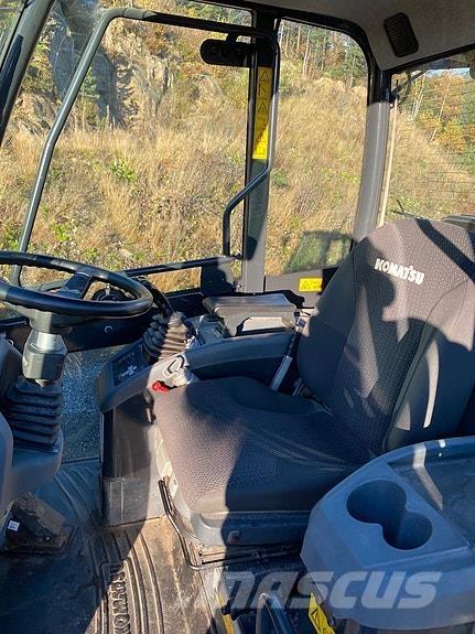 Komatsu WA80M-7 Naudoti ratiniai krautuvai