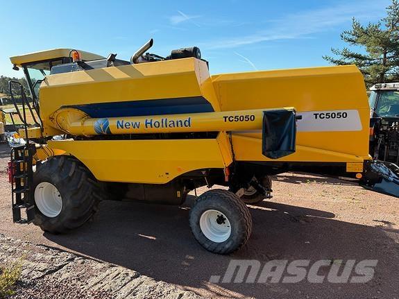 New Holland TC5050 Derliaus nuėmimo kombainai