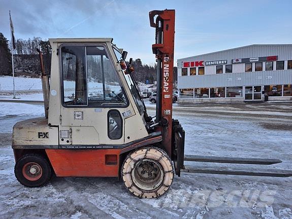 Nissan  Dyzeliniai krautuvai