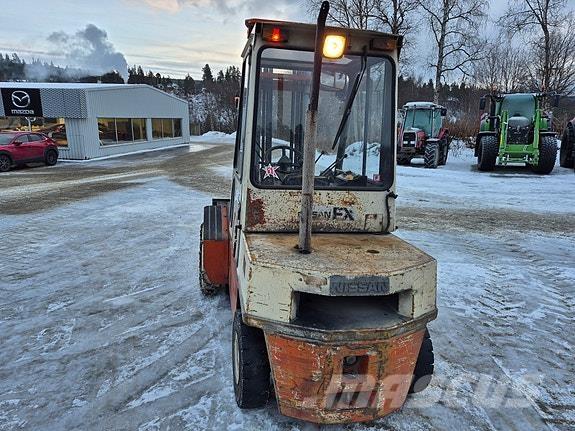 Nissan  Dyzeliniai krautuvai