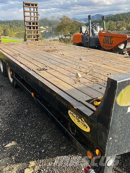  Predator boost 2 Bendrosios paskirties priekabos