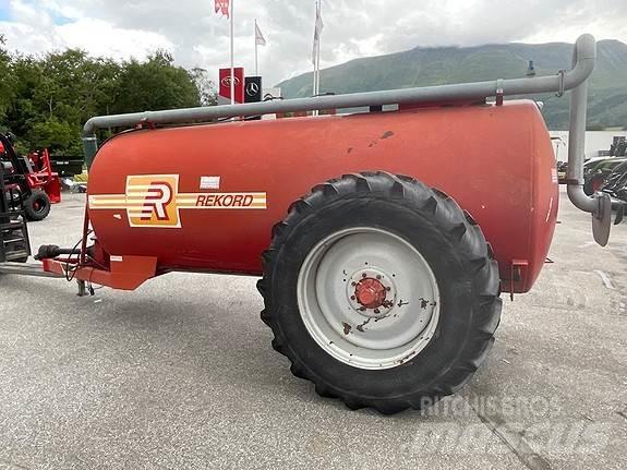Rekord 8500 Mėšlo barstytuvai