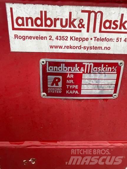 Rekord 8500 Mėšlo barstytuvai