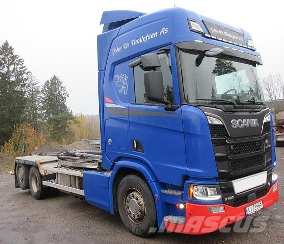 Scania R520 6x2*4 Savivarčiai su kabeliniu keltuvu