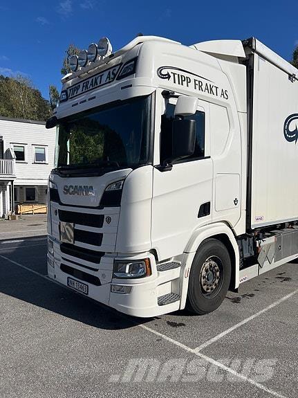 Scania R660 Sunkvežimiai su dengtu kėbulu