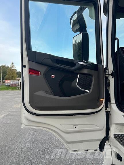 Scania R660 Sunkvežimiai su dengtu kėbulu