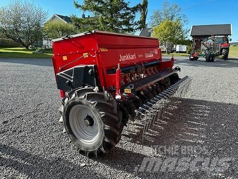Simulta 2500LB Mineralinių trąšų barstytuvai