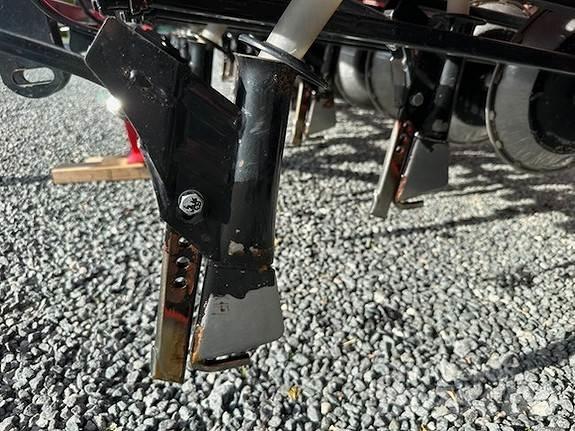 Simulta 2500LB Mineralinių trąšų barstytuvai