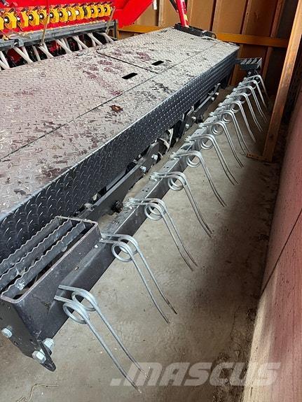 Simulta 3000ST Mineralinių trąšų barstytuvai